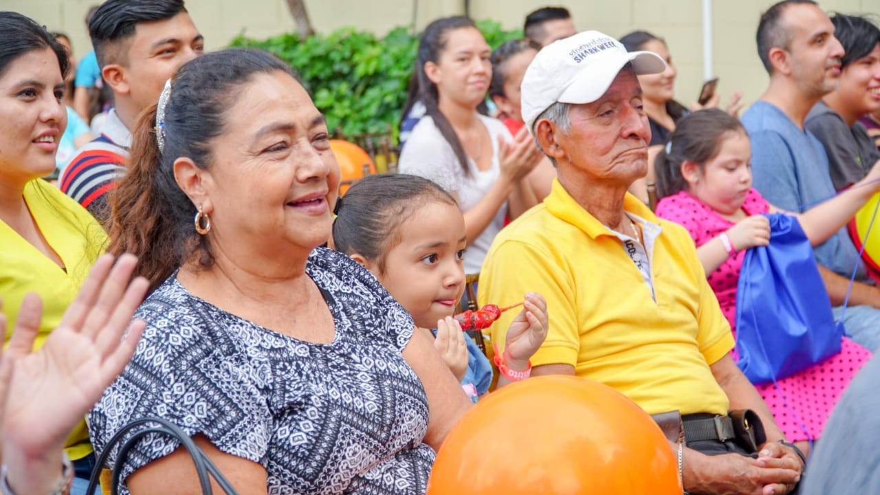 Salvadoreños disfrutan de Villa Navideña en CIFCO salvadorenos-disfrutan-de-villa-navidena-en-cifco